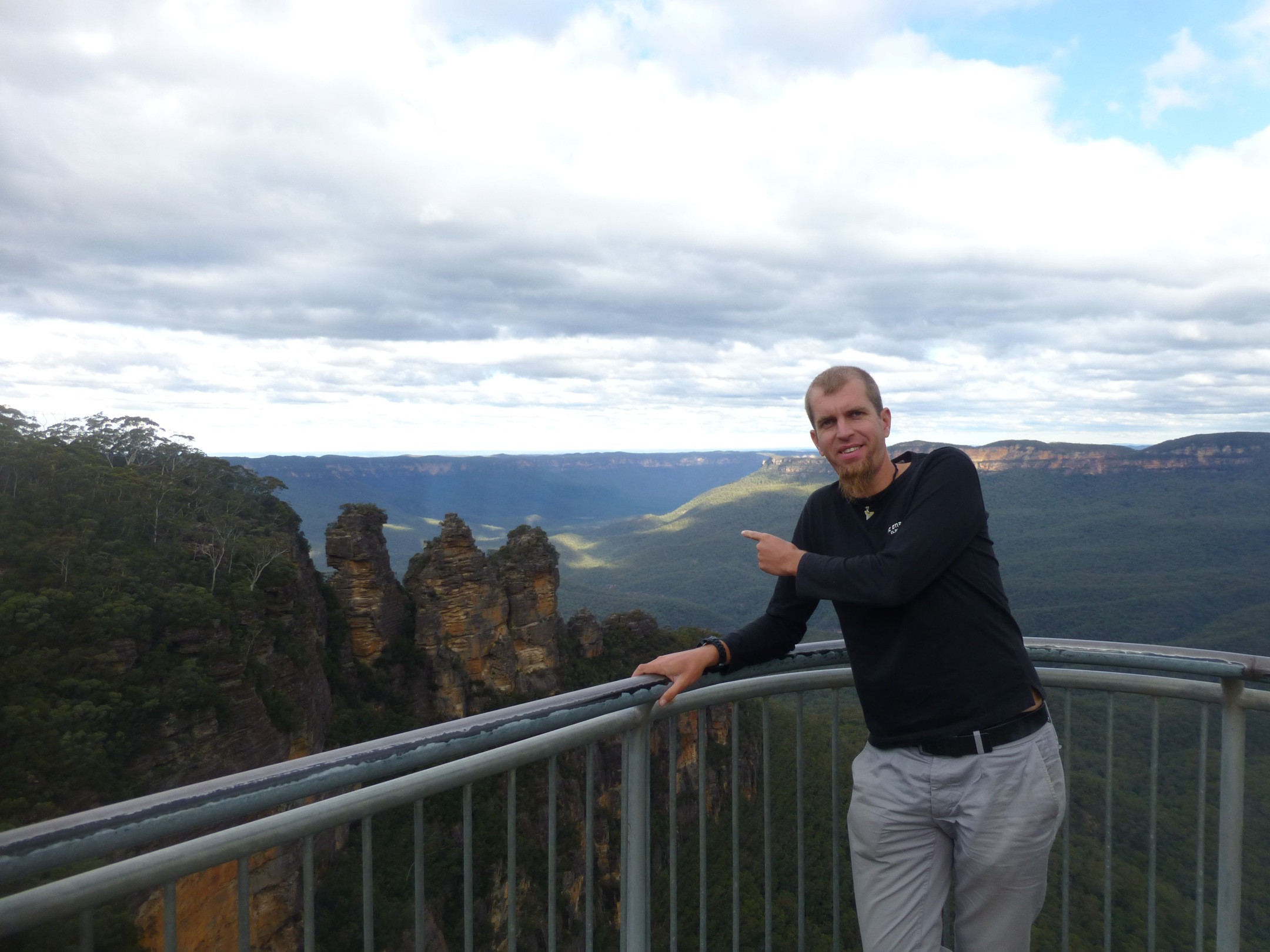 Blue Mountains and 3 Sisters